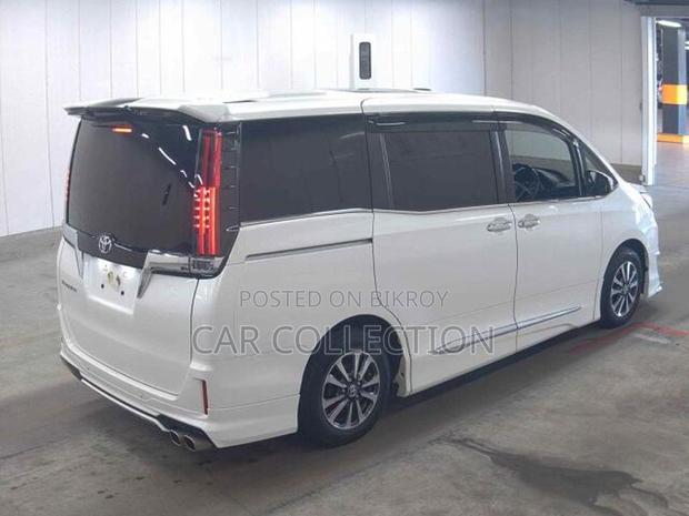 Toyota Esquire 2021