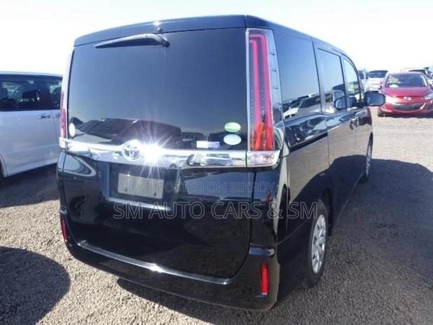Toyota Noah Non Hybrid X Black 2020