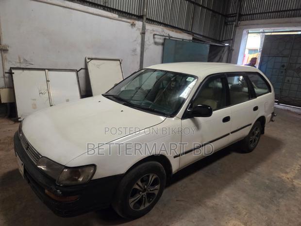 Toyota Corolla 1998 White