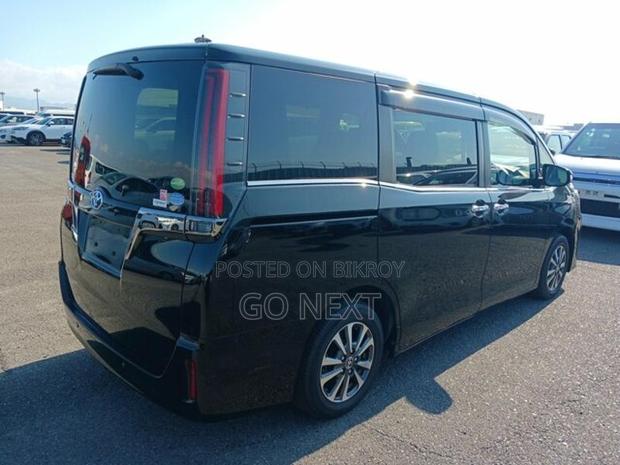 Toyota Esquire GI Premium Hybrid 2020