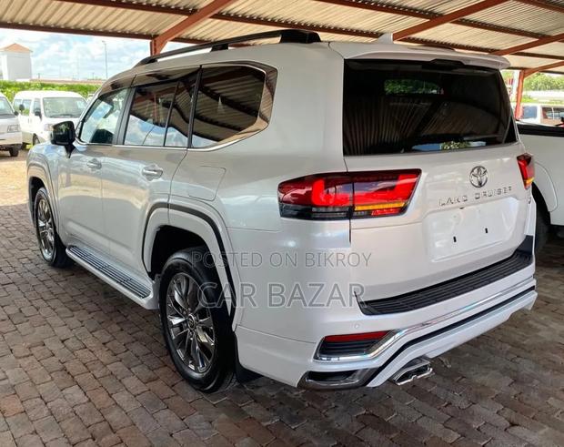 New Toyota Land Cruiser LC300 2025 Off White