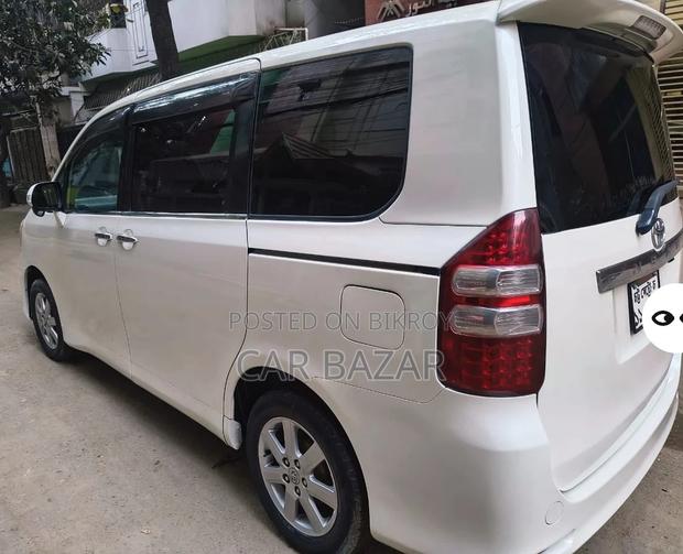 Toyota Noah Si GRADE PUSH 2009