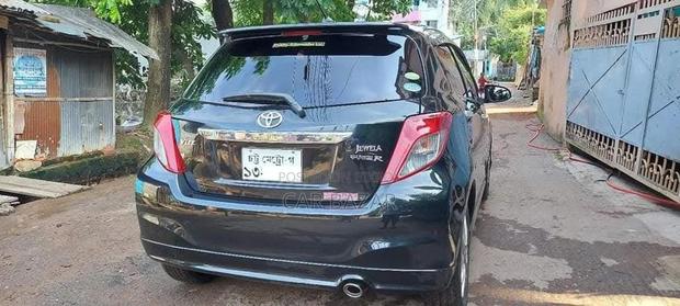 Toyota Vitz JEWELA PUSH 2012