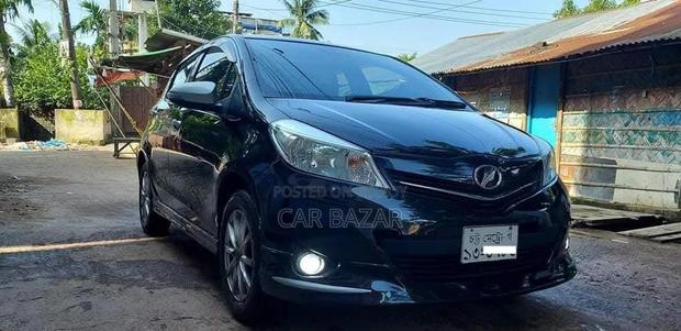 Toyota Vitz JEWELA PUSH 2012