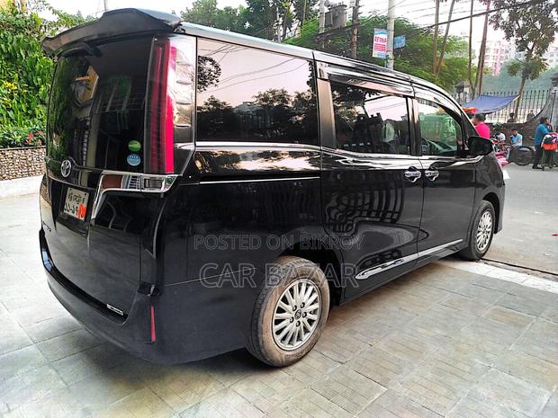 Toyota Noah ESQUIRE GI PREMIUM 2018