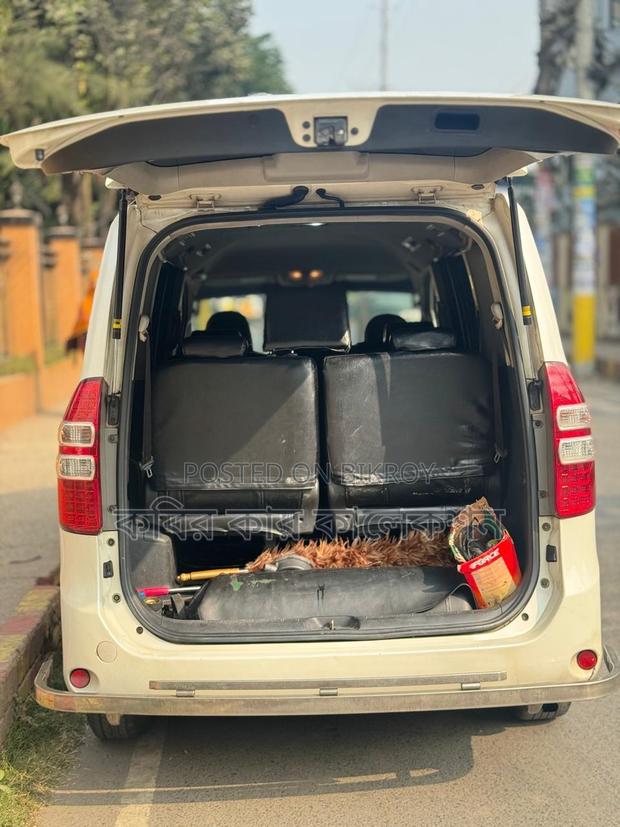 Toyota Noah si 2013