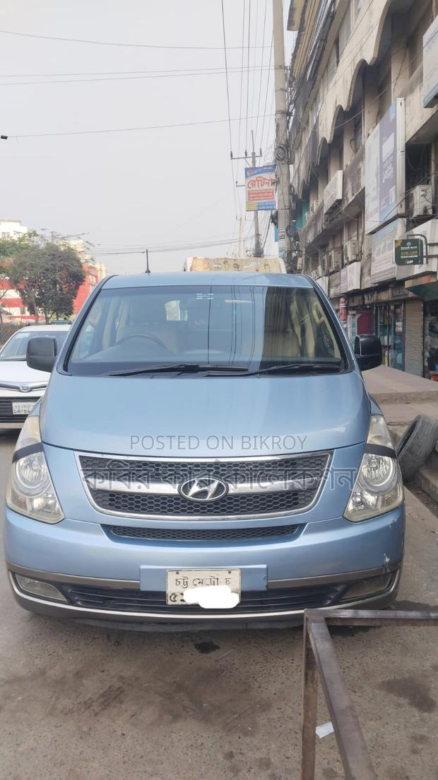 Hyundai H1 sky blue 2011