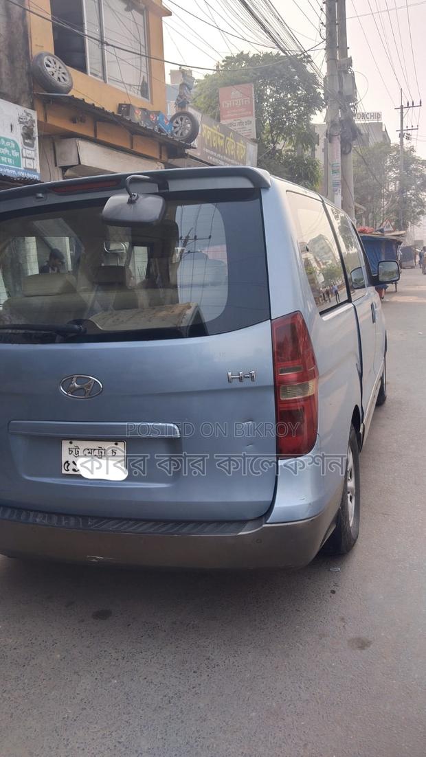Hyundai H1 sky blue 2011