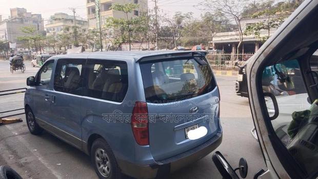 Hyundai H1 sky blue 2011