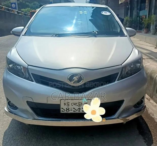 Toyota Vitz 1.5 FWD 5dr 2012 Silver