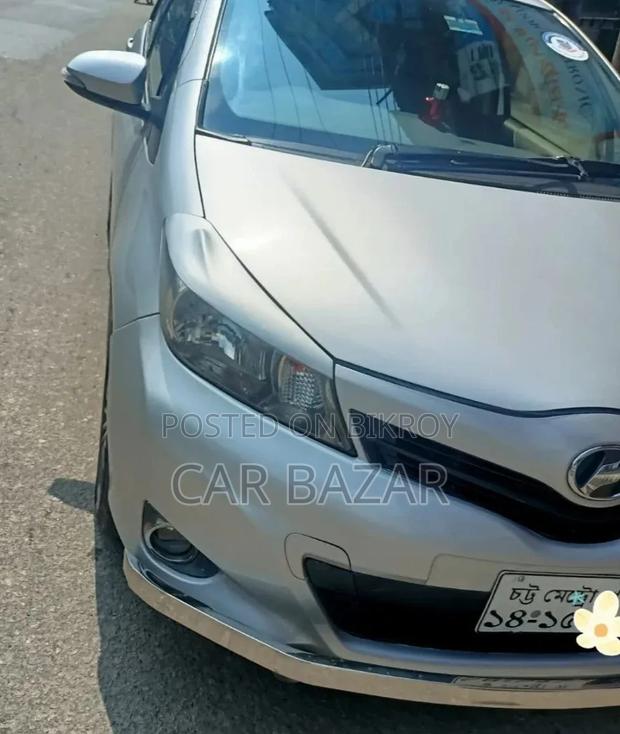 Toyota Vitz 1.5 FWD 5dr 2012 Silver
