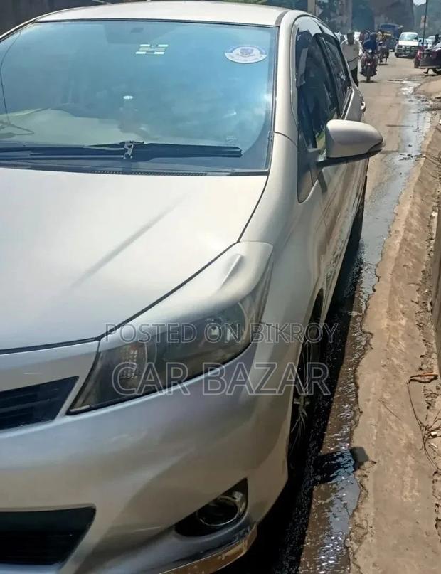Toyota Vitz 1.5 FWD 5dr 2012 Silver