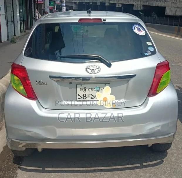 Toyota Vitz 1.5 FWD 5dr 2012 Silver