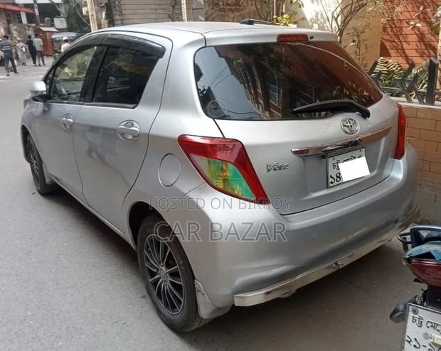 Toyota Vitz 1.5 FWD 5dr 2012 Silver