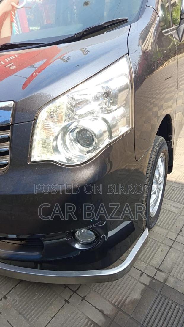 Toyota Noah Si GRADE PUSH 2012