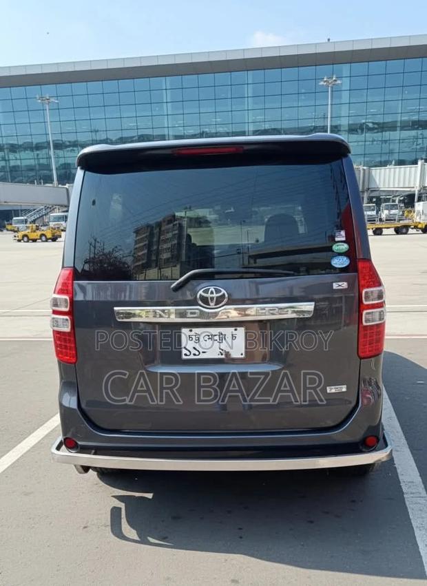 Toyota Noah Si GRADE PUSH 2012