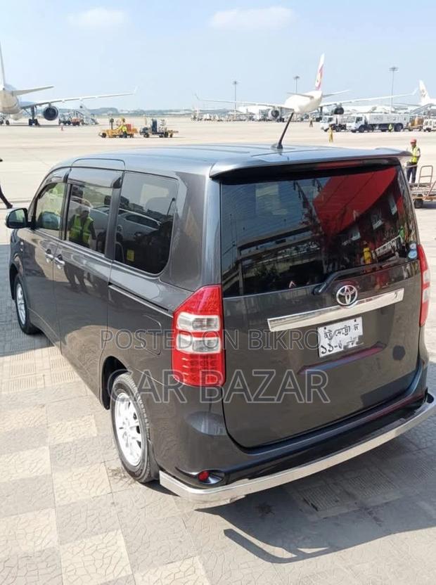 Toyota Noah Si GRADE PUSH 2012