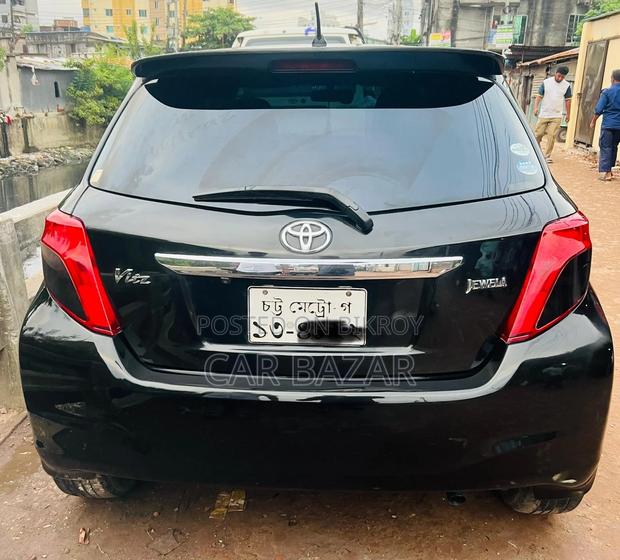 Toyota Vitz JEWELA PUSH BLACK 2012