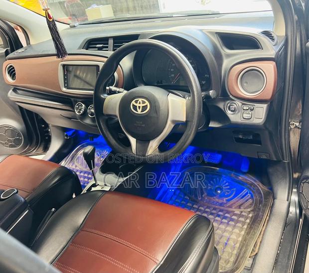 Toyota Vitz 1.3 FWD 5dr 2012 Black