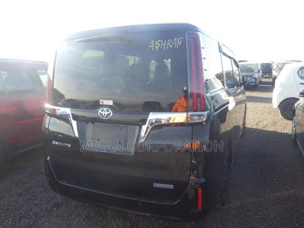 Toyota Esquire Gi package 2020