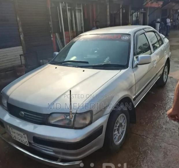 Toyota Corsa . 2002
