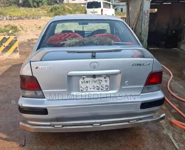 Toyota Corsa . 2002