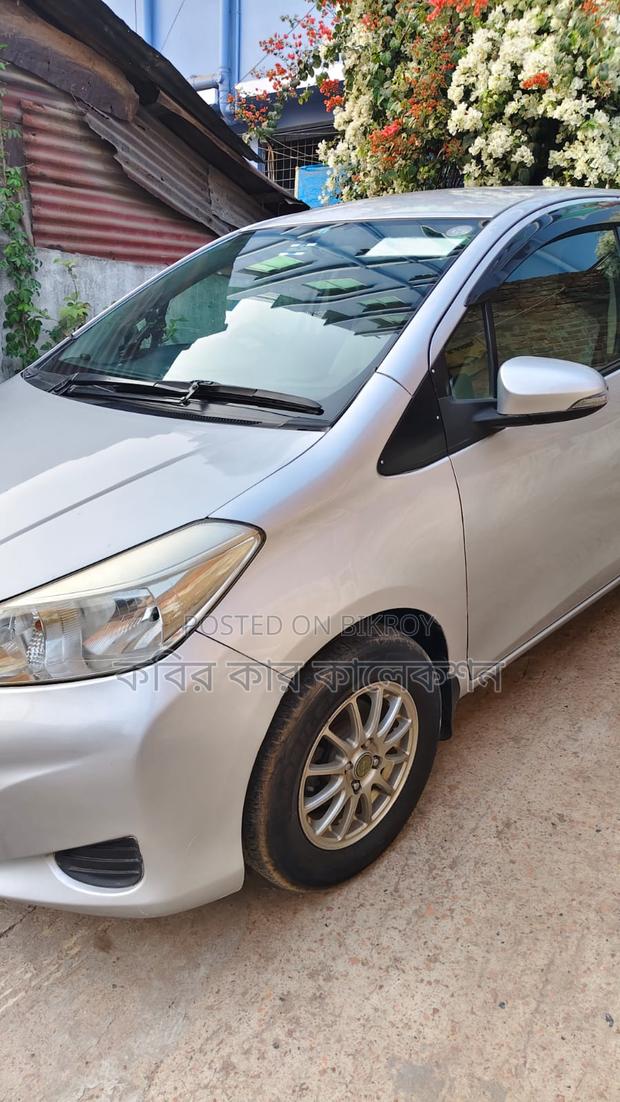 Toyota Vitz silver 2011