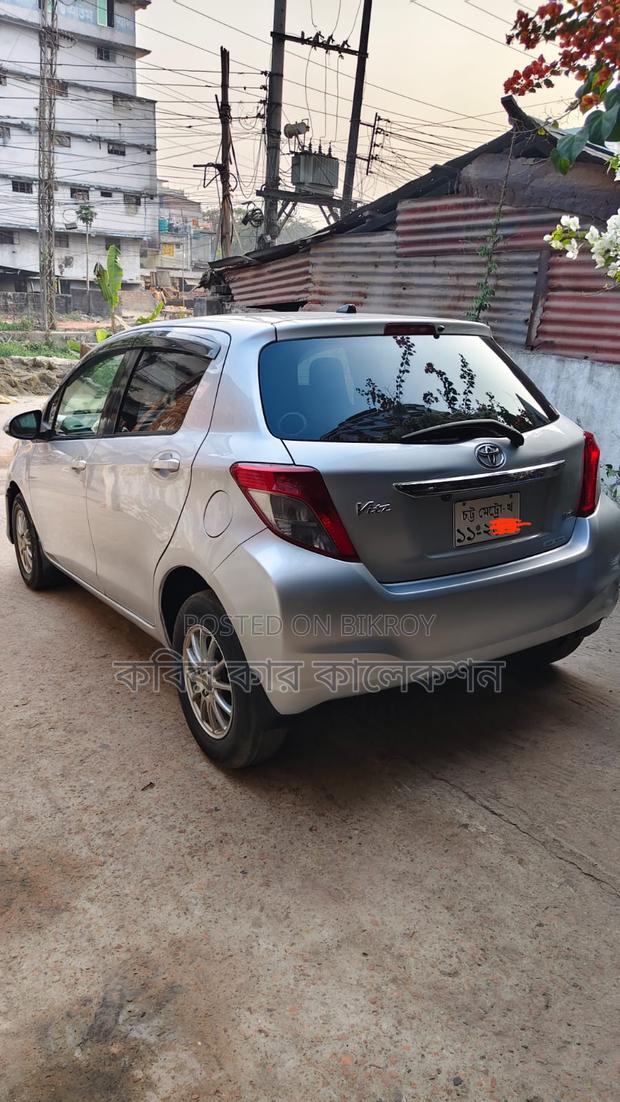 Toyota Vitz silver 2011