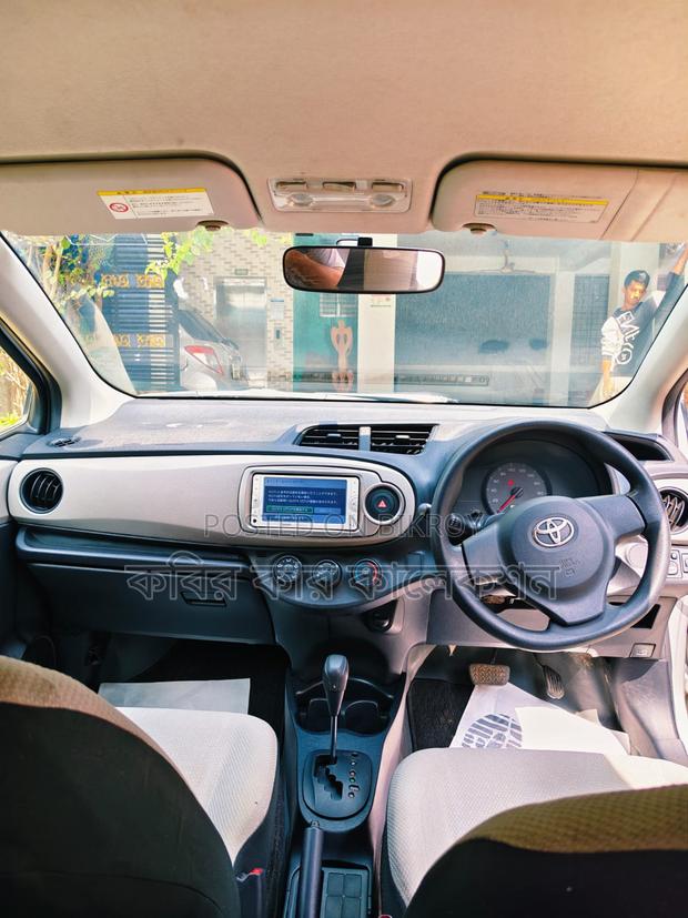 Toyota Vitz silver 2011