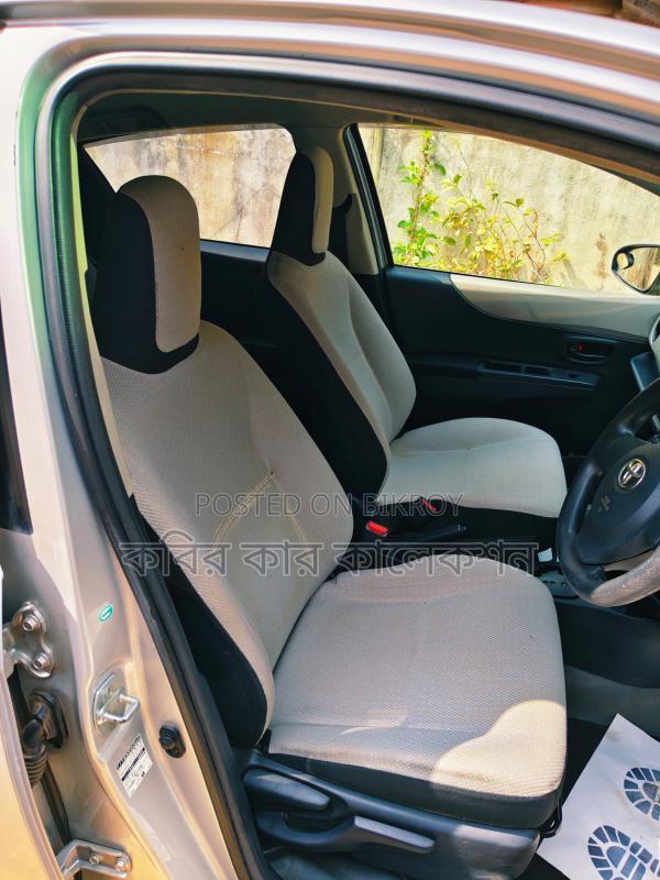 Toyota Vitz silver 2011