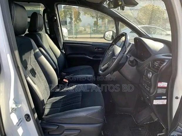 Toyota Esquire GI PREMIUM HYBRID 2020