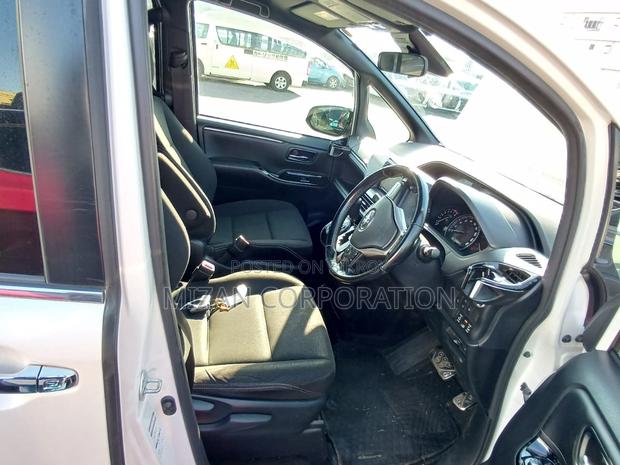 Toyota Esquire 2.0 AWD (8 Seater) 2020 Pearl