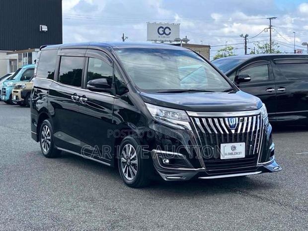 Toyota Esquire hybrid 2021