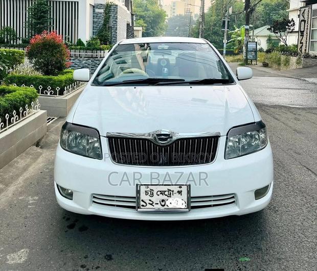 Toyota Corolla Sedan 2004 White