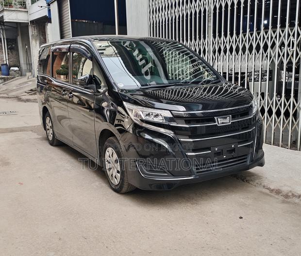 Toyota Noah X NON HYBRID KEY.. 2020