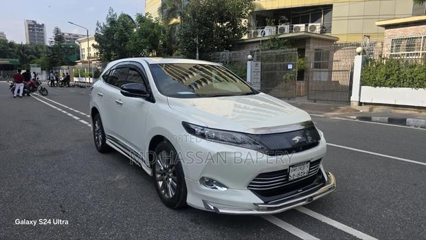 Toyota Harrier 2.0 4WD 2016 White