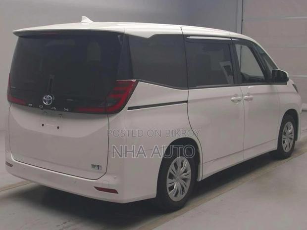 Toyota Noah 2022 Pearl