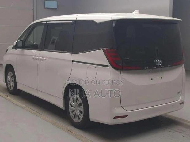 Toyota Noah 2022 Pearl