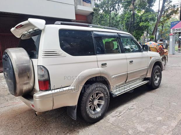 Toyota Land Cruiser 2000 White