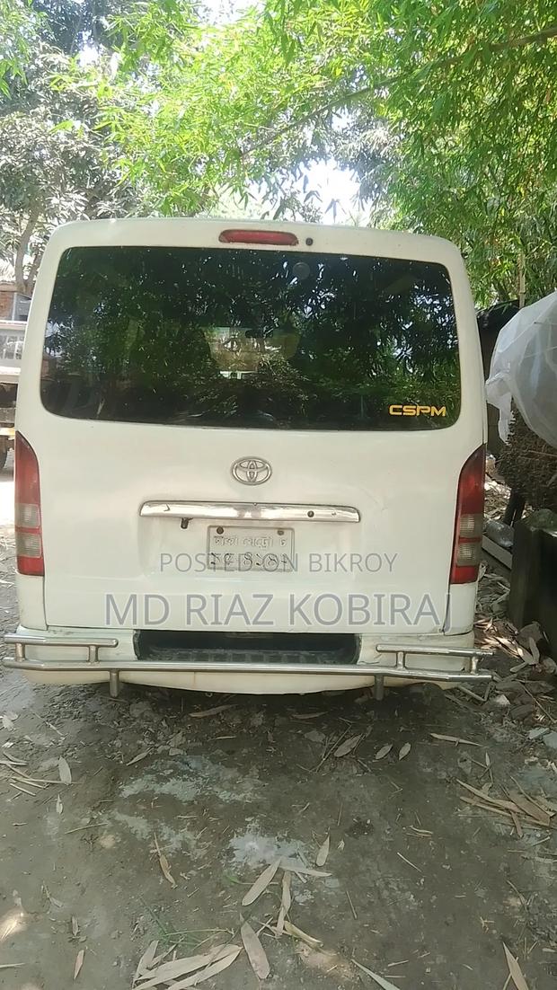 Toyota HiAce 220 2007 White