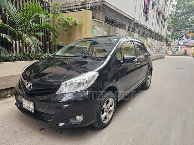 Toyota Vitz 2011 Black