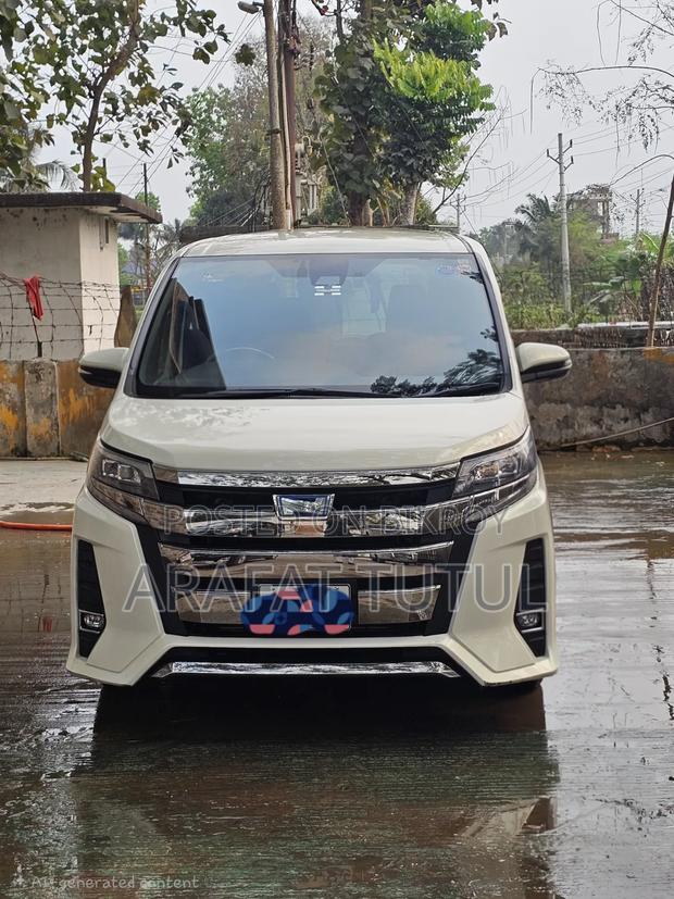 Toyota Noah 1.8 FWD Hybrid (7 Seater) 2018