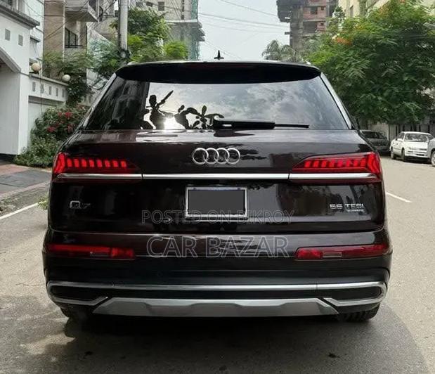 Audi Q7 Premium Plus 2021 Maroon