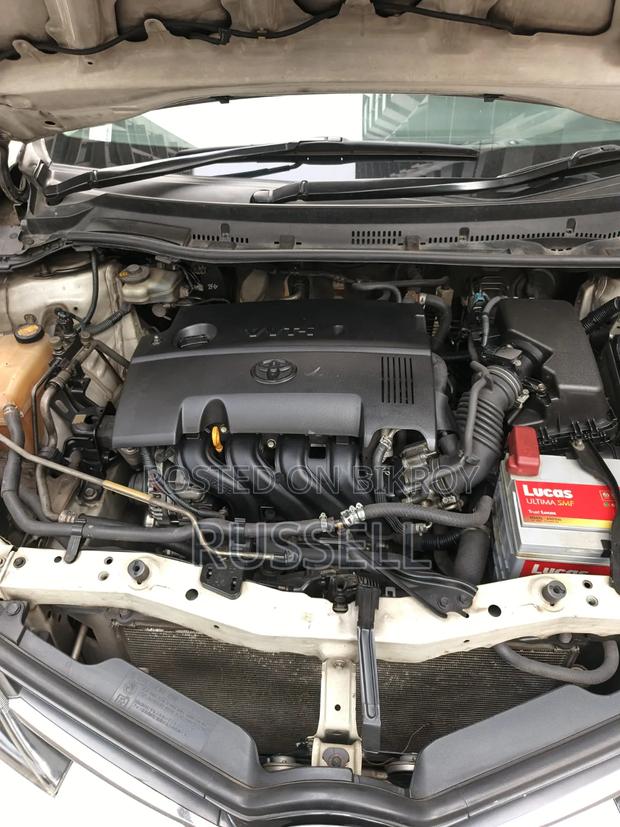 Toyota Auris 2012 Off White