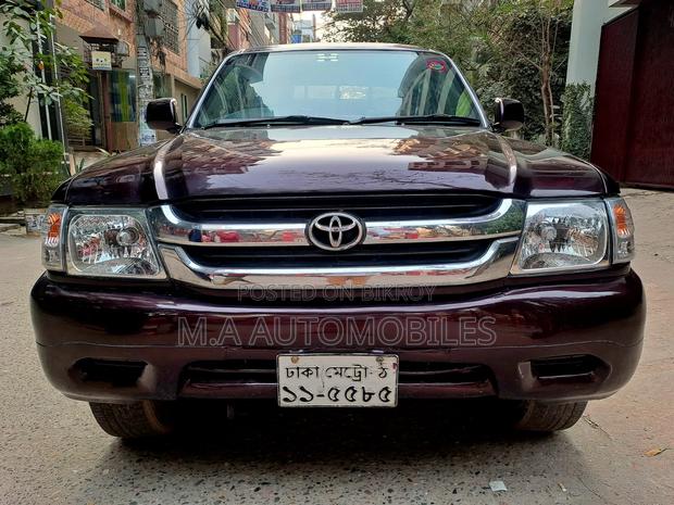 Toyota Hilux 2004 Red