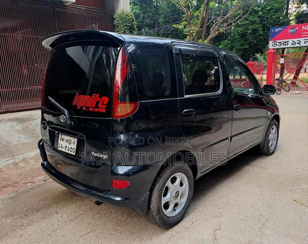 Toyota Fun Cargo 2004