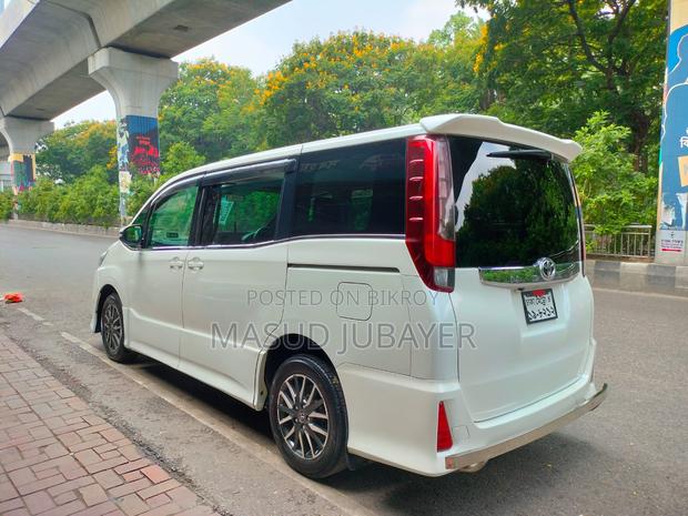 Toyota Noah 2.0 AWD (7 Seater) 2014 Pearl