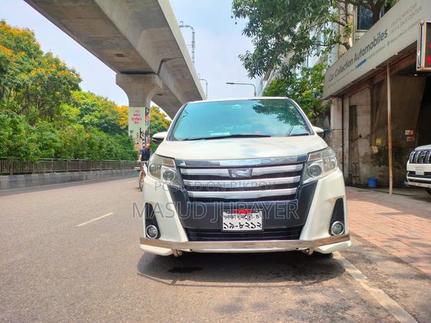 Toyota Noah 2.0 AWD (7 Seater) 2014 Pearl
