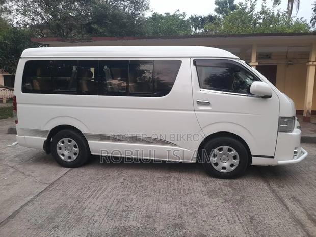 Toyota HiAce Siyaya 2004 Pearl
