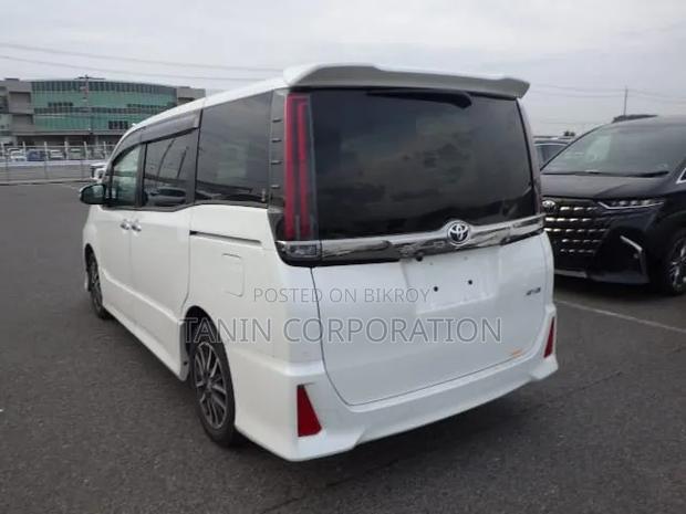 Toyota Noah 2021 Pearl